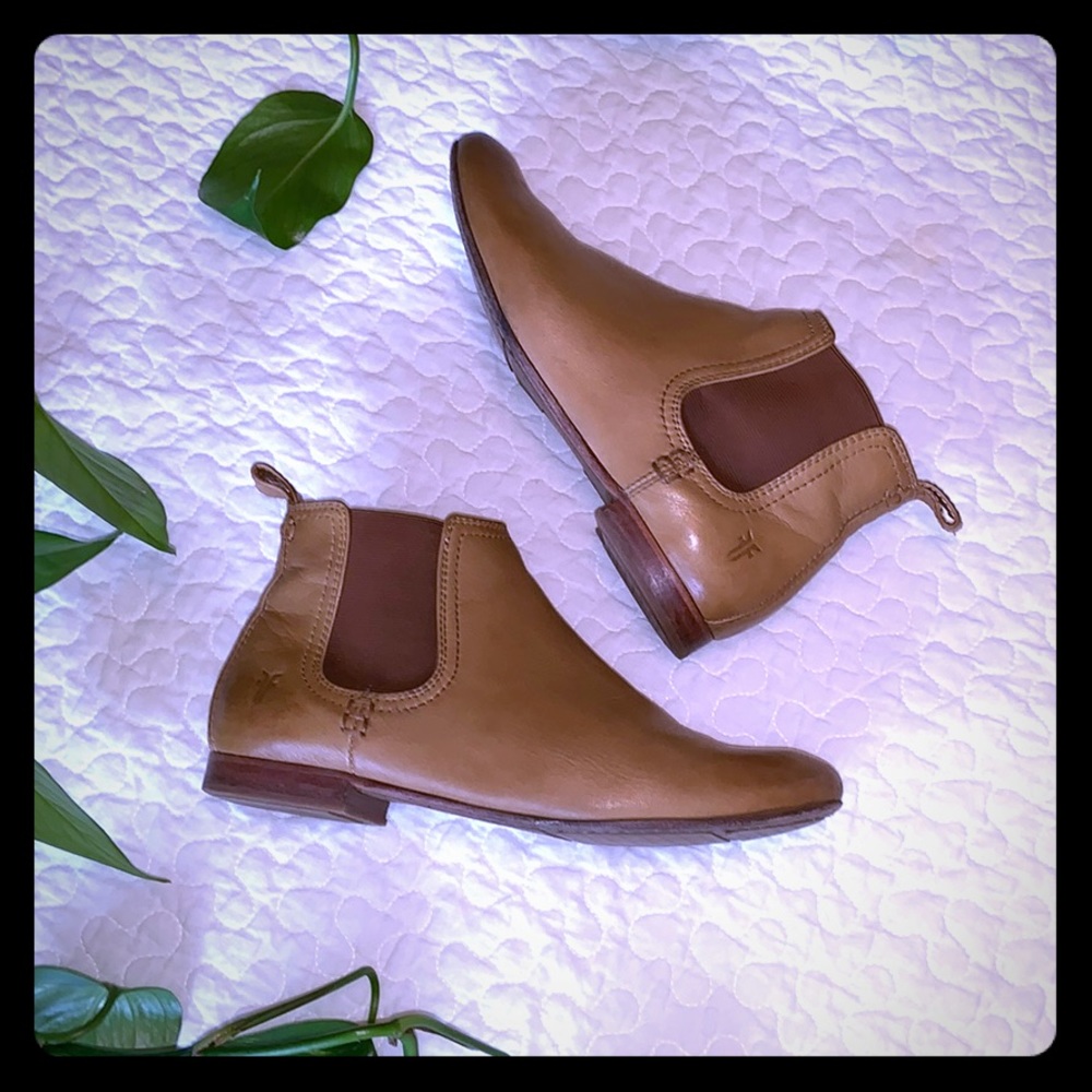 frye jillian chelsea boots, size 6.6